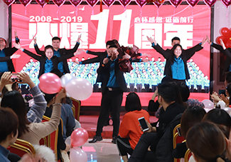 ��Խ�Լ�����ӭ���L(f��ng)�������҂��ɞ��Լ���Ӣ�ۣ�